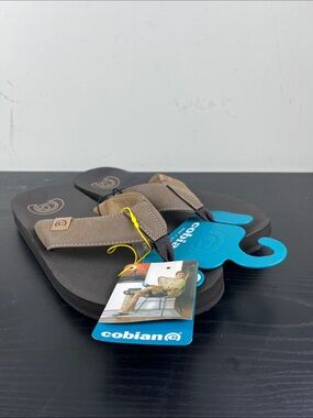 Cobian Jay Bay Men's Size 10 Brown Black Flip Flop Thong Sandals NWT